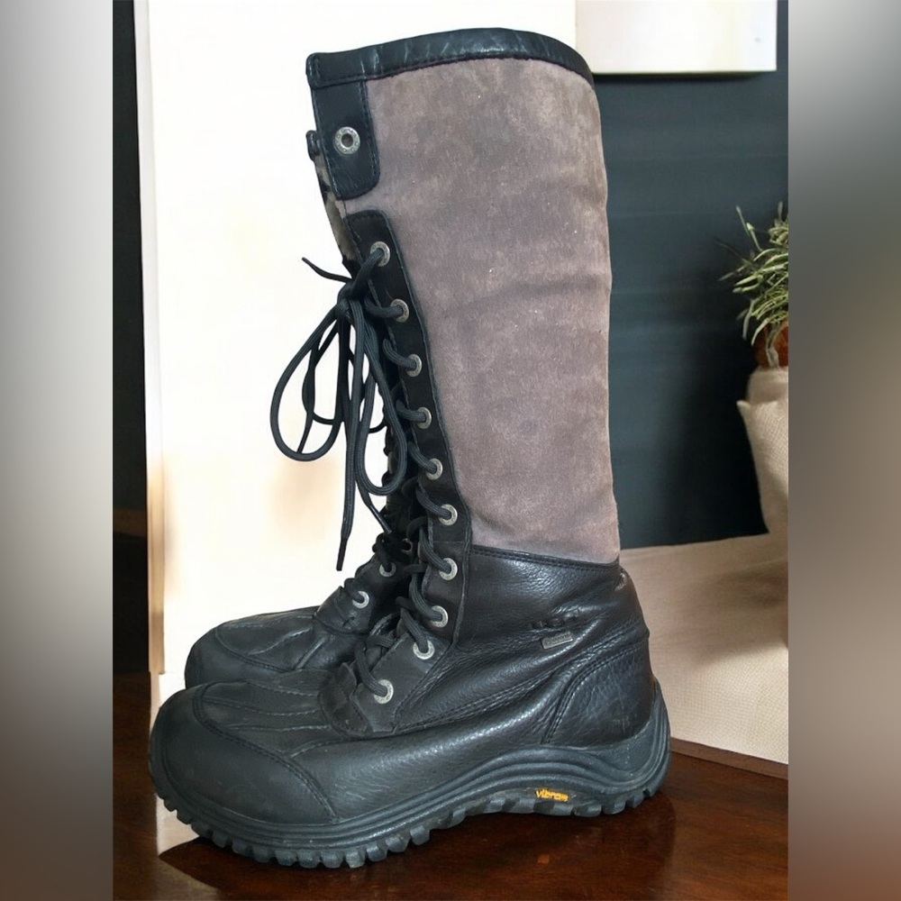 UGG Adirondack Tall Suede Leather Sheepskin Lined Lace Up Snow Boots Size US 8